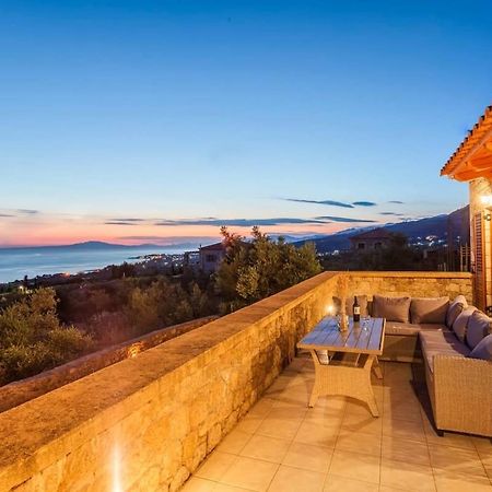 Mani Panoramic Seaviews - Luxury Summer Haven Levktron ภายนอก รูปภาพ