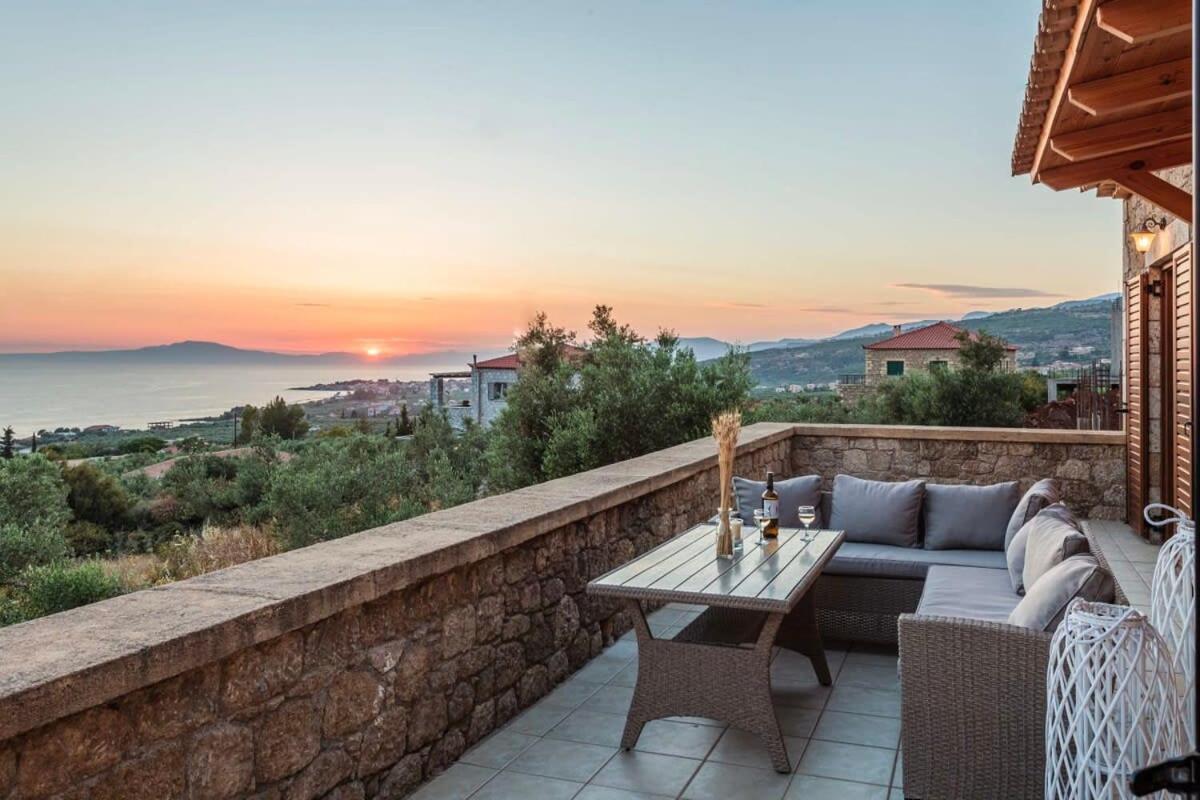 Mani Panoramic Seaviews - Luxury Summer Haven Levktron ภายนอก รูปภาพ