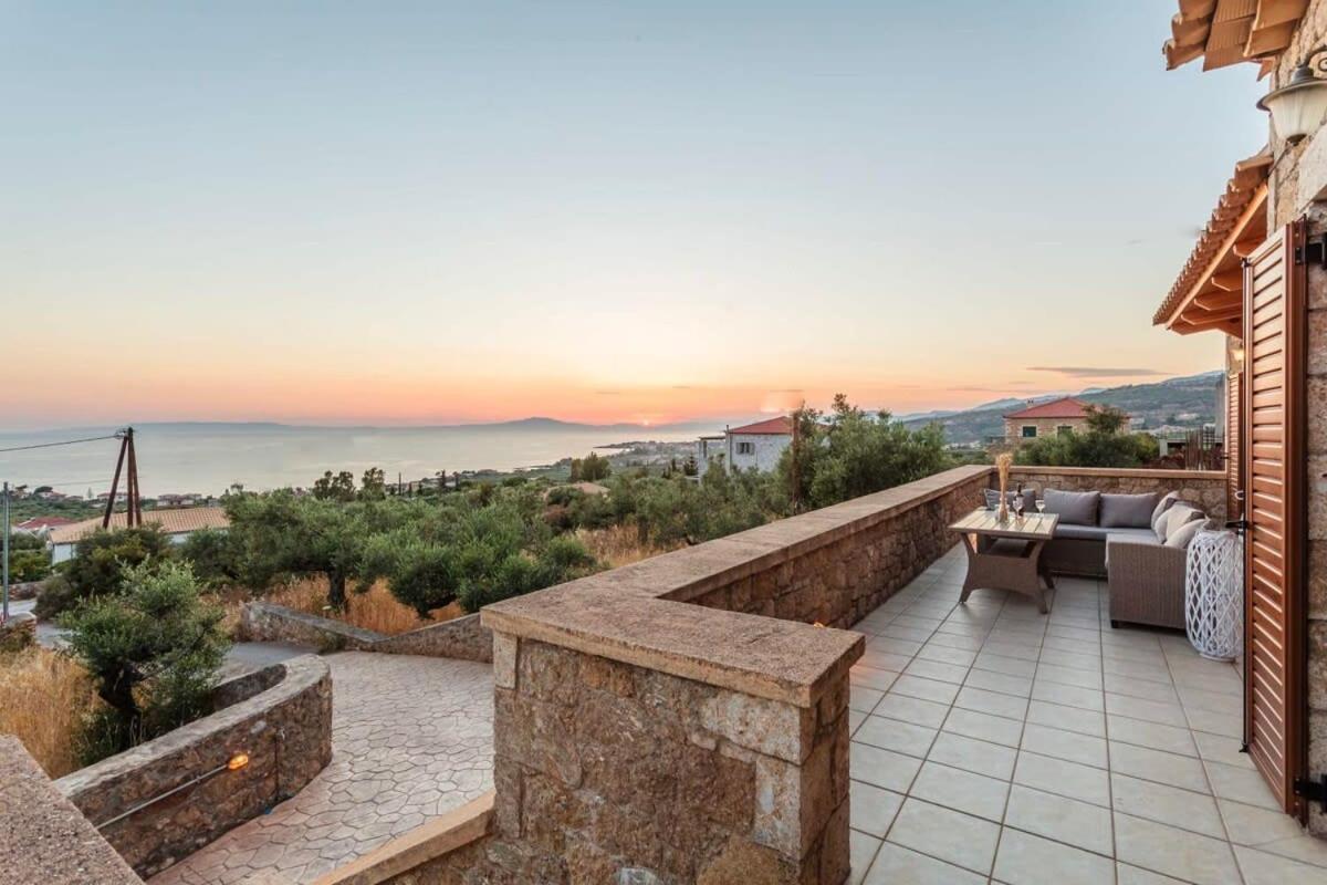 Mani Panoramic Seaviews - Luxury Summer Haven Levktron ภายนอก รูปภาพ