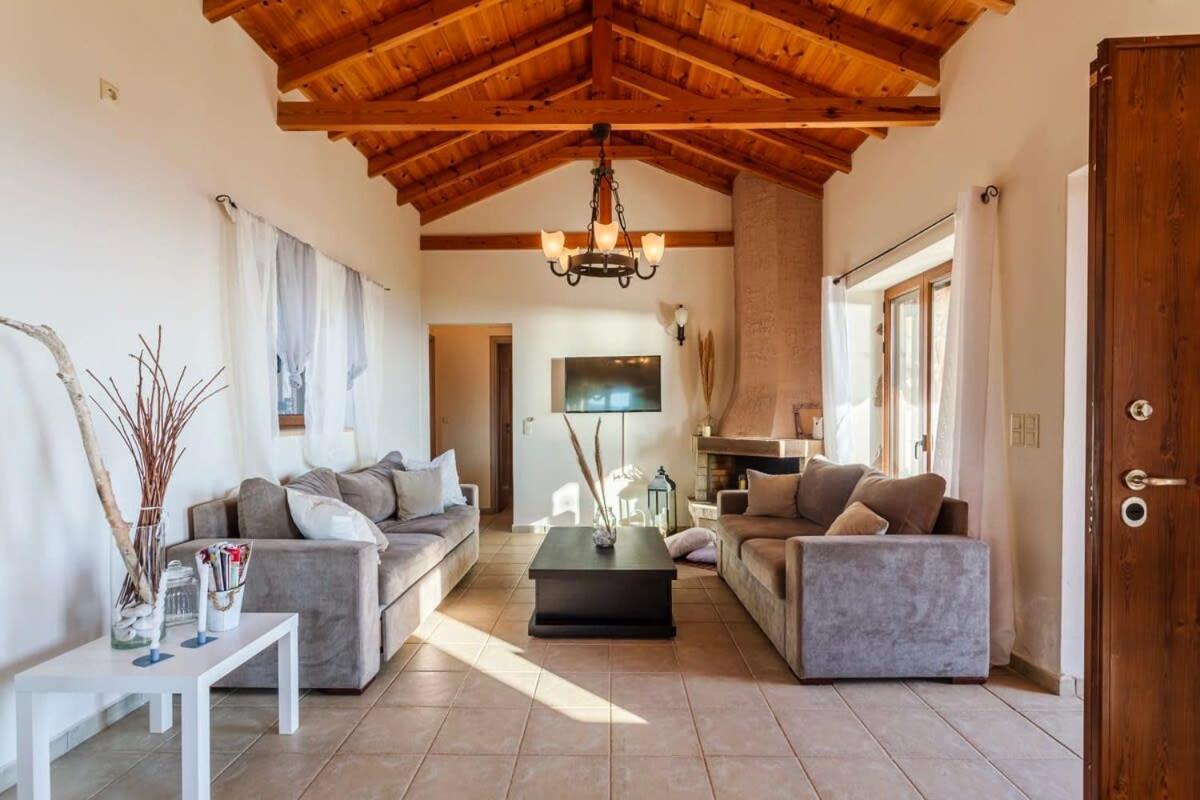 Mani Panoramic Seaviews - Luxury Summer Haven Levktron ภายนอก รูปภาพ
