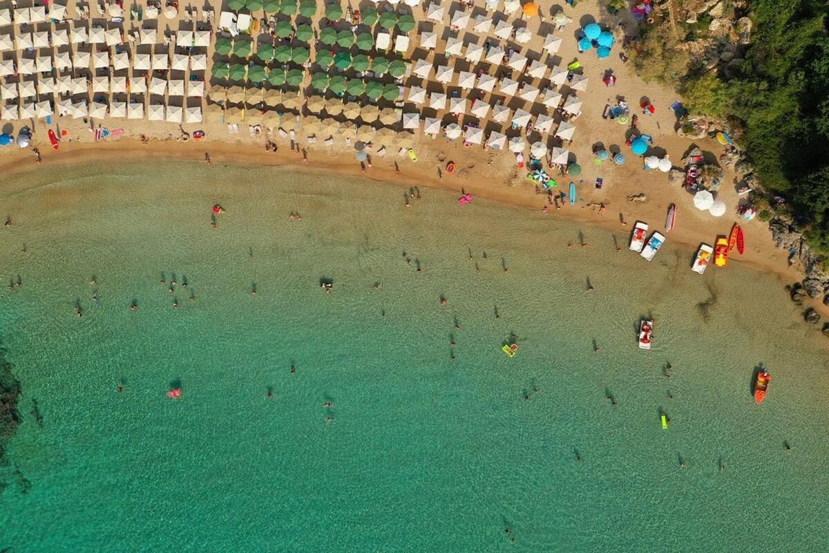 Mani Panoramic Seaviews - Luxury Summer Haven Levktron ภายนอก รูปภาพ