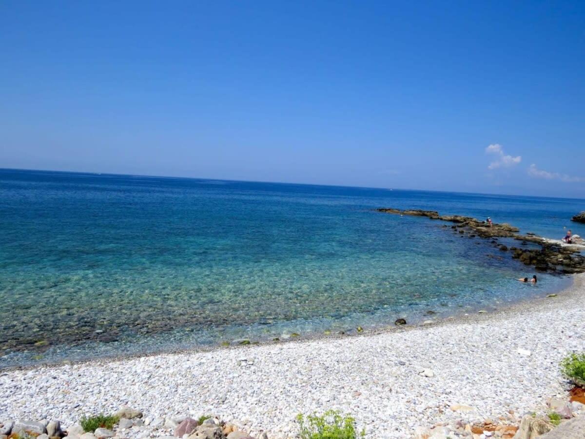 Mani Panoramic Seaviews - Luxury Summer Haven Levktron ภายนอก รูปภาพ