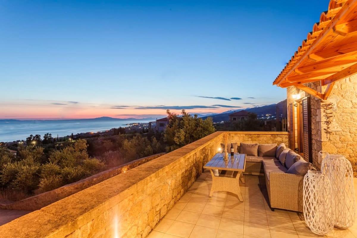 Mani Panoramic Seaviews - Luxury Summer Haven Levktron ภายนอก รูปภาพ