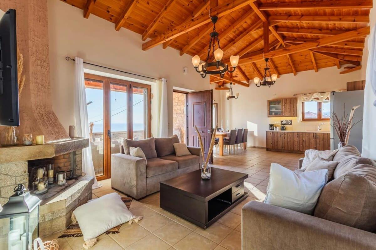 Mani Panoramic Seaviews - Luxury Summer Haven Levktron ภายนอก รูปภาพ