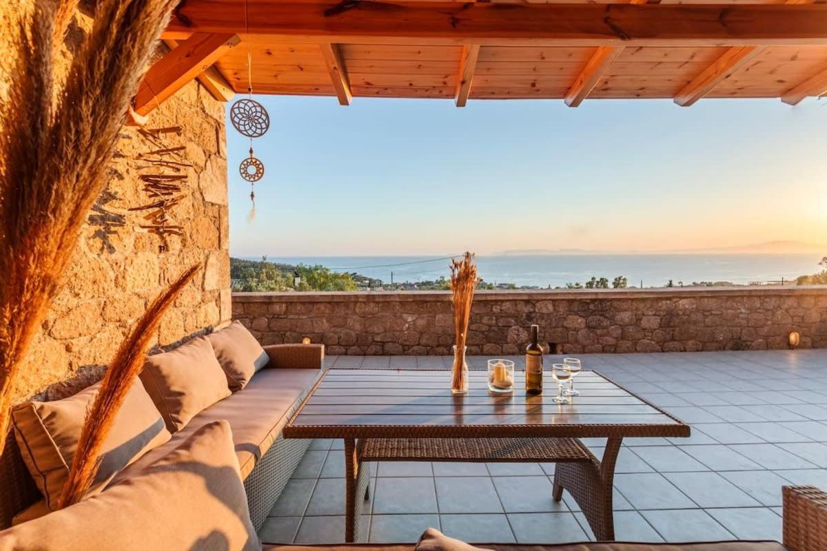 Mani Panoramic Seaviews - Luxury Summer Haven Levktron ภายนอก รูปภาพ